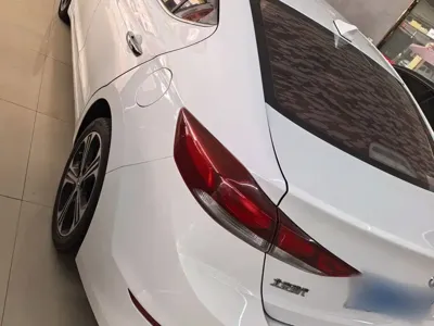 Hyundai Elantra 2018, 92200 км, за 35100 CNY