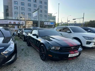 Ford Mustang · 2010 год