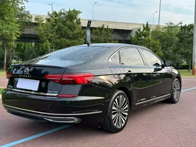 Volkswagen Passat 2021, 100000 км, за 87300 CNY - фото 12
