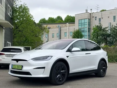 Tesla Model X · 2026 год