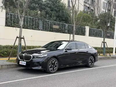 BMW 5 Series · 2024 год