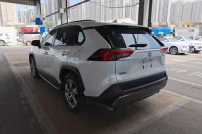 Toyota RAV4 2022, 45500 км, за 113296.14 CNY