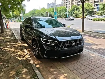 Volkswagen Passat 2022, 73700 км, за 109600 CNY