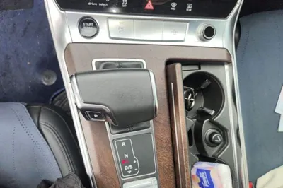 Audi A6 2021, 99100 км, за 280940.77 CNY
