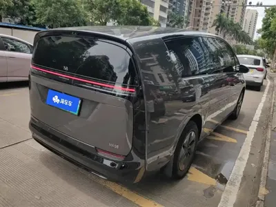Li Auto Li MEGA 2025, 14700 км, за 478000 CNY