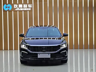 Volkswagen Passat 2024, 22000 км, за 122800 CNY