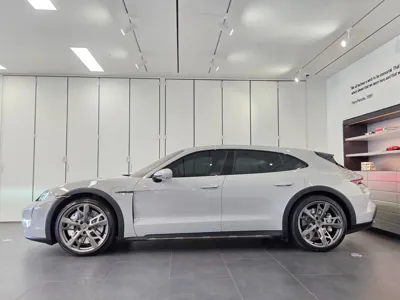 Porsche Taycan 2025, 8520 км, за 199000000 KRW - фото 6