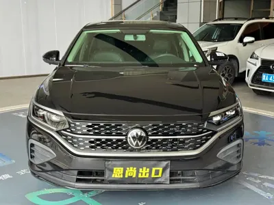 Volkswagen Passat 2023, 30000 км, за 126800 CNY