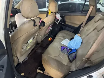 Toyota RAV4 2011, 170000 км, за 25800 CNY