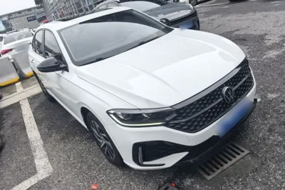 Volkswagen Lavida 2023, 84300 км, за 81963.12 CNY