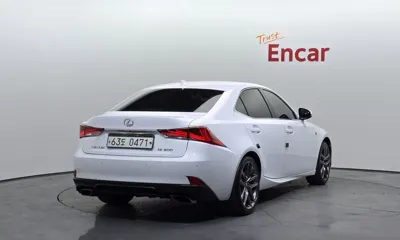 Lexus IS 2019, 101037 км, за 28300000 KRW