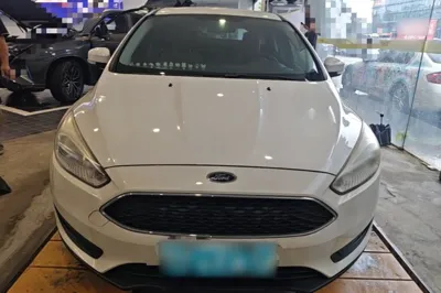 Ford Focus 2015, 93300 км, за 36427.11 CNY