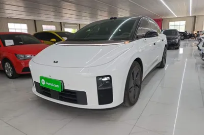 Li Auto Li Auto i6 · 2025 год