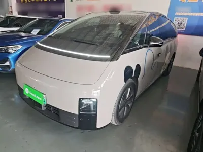 Li Auto Li MEGA · 2025 год