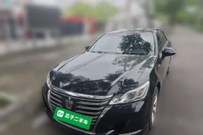 Toyota Crown · 2015 год