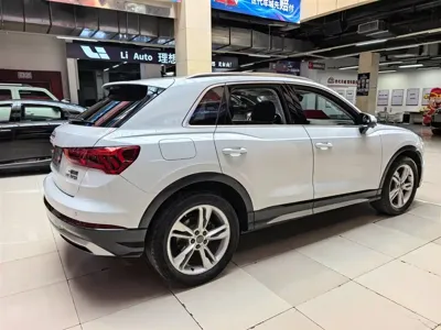 Audi Q3 2020, 90000 км, за 99800 CNY