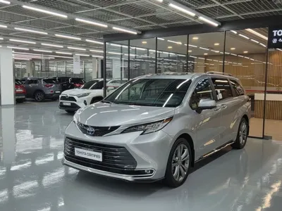 Toyota Sienna · 2025 год