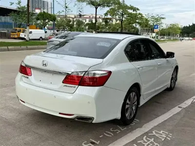 Honda Accord 2015, 129000 км, за 48000 CNY