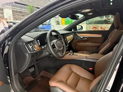 Volvo S90 2024, 35000 км, за 179800 CNY