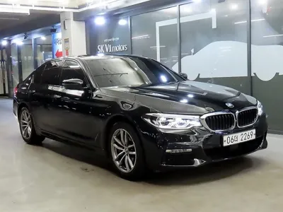 BMW 5-Series · 2017 год