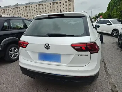 Volkswagen Tiguan L 2017, 132100 км, за 62300 CNY - фото 6