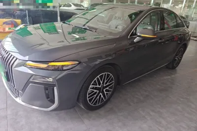 Roewe M7 DMH · 2025 год