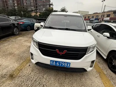 Wuling Hongguang Plus 2019, 90000 км, за 27000 CNY