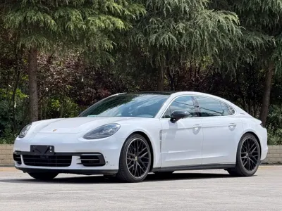 Porsche Panamera 2019, 80000 км, за 379799 CNY - фото 1