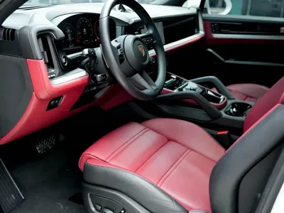 Porsche Cayenne 2024, 20000 км, за 621600 CNY
