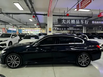 BMW 3 Series 2023, 21000 км, за 239800 CNY