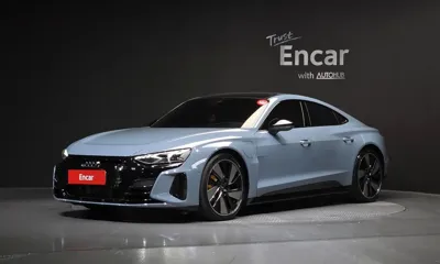 Audi e-tron GT · 2022 год