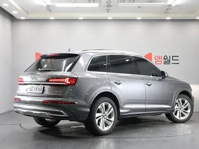 Audi Q7 2023, 27500 км, за 65000000 KRW