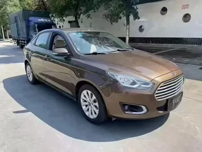 Ford Escort 2015, 60000 км, за 19800 CNY
