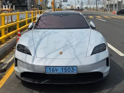 Porsche Taycan · 2025 год