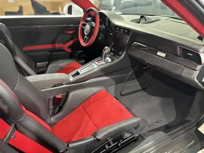 Porsche 911 2018, 6000 км, за 2488800 CNY - фото 25