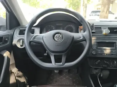 Volkswagen Santana 2017, 43700 км, за 25299 CNY