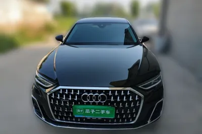 Audi A8 2023, 44300 км, за 410266.4 CNY