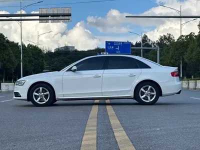 Audi A4L 2012, 70000 км, за 45800 CNY