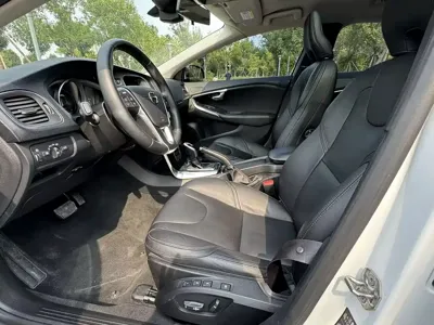 Volvo V40 2018, 90000 км, за 41800 CNY - фото 4