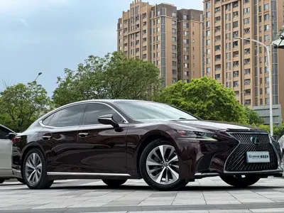 Lexus LS 2019, 70000 км, за 298000 CNY