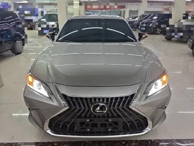 Lexus ES 2023, 30600 км, за 179300 CNY