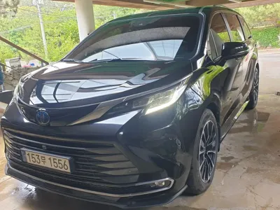 Toyota Sienna · 2022 год