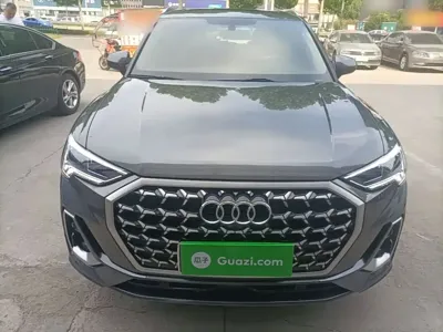 Audi Q3 2023, 32599 км, за 116500 CNY