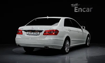 Mercedes-Benz E-Class 2011, 116457 км, за 6100000 KRW - фото 2