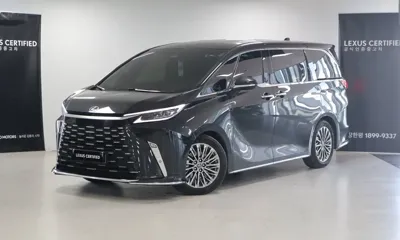 Lexus LM · 2025 год