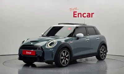 MINI Cooper · 2023 год