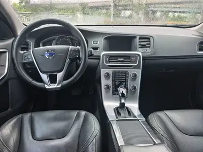 Volvo V60 2018, 108000 км, за 61800 CNY