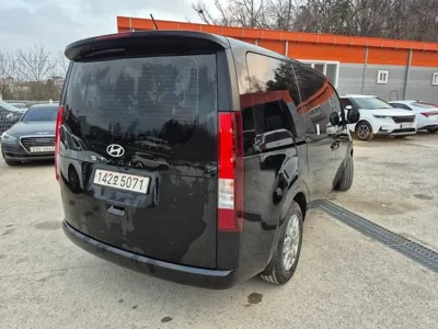 Hyundai Staria 2025, 8400 км, за 99990000 KRW