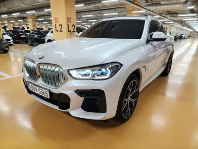 BMW X6 2022, 54000 км, за 74000000 KRW