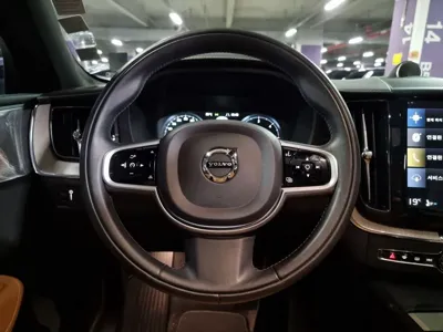 Volvo XC60 2019, 43150 км, за 28800000 KRW